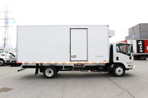 18' Frio™ Truck body on Isuzu NPR-HD
