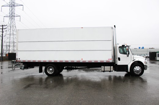 26' Arctik™ Truck body on Freightliner M2-106