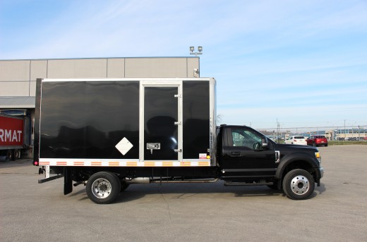Boîte Classikᴹᴰ 15' sur Ford F600