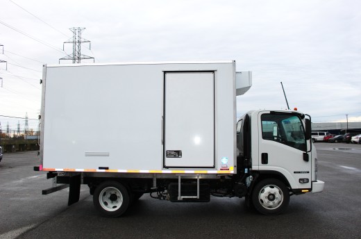 13' Frio™ Truck body on Isuzu NRR
