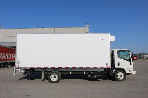 Boîte Frioᴹᴰ 20' sur Isuzu NRR