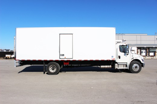 26' Frio™ Truck body on Freightliner M2-106
