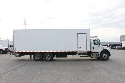 29.25' Frio™ Truck body on Freightliner M2