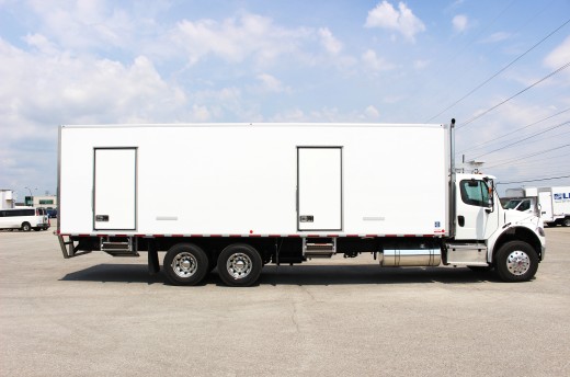 30' Frio™ Truck body on Freightliner M2-106