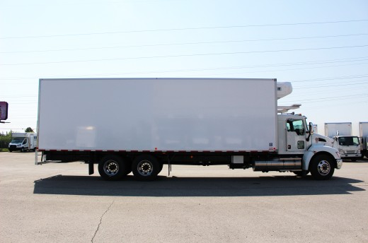 30' Frio™ Truck body on Kenworth T370