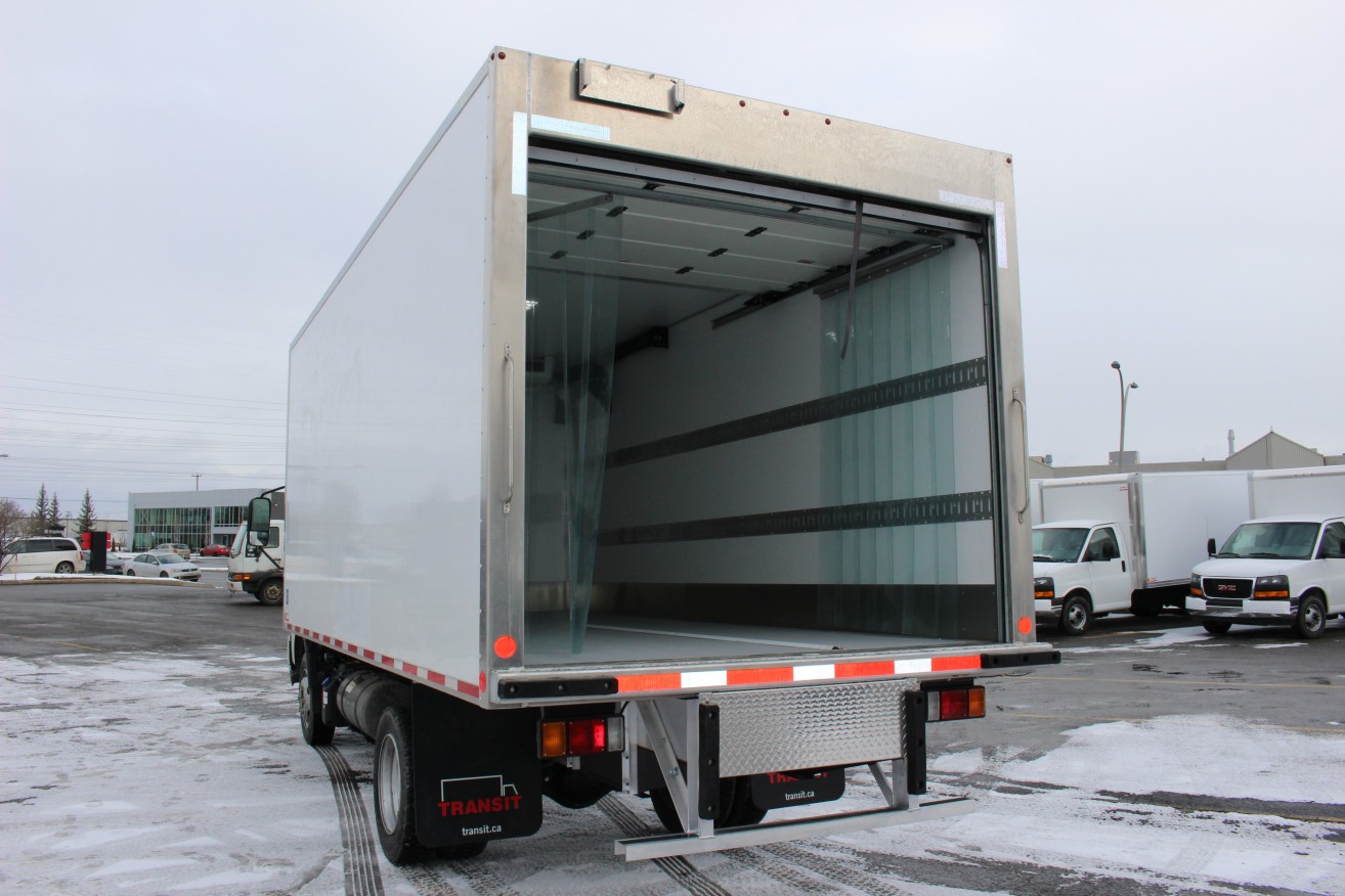 18' Frio™ Truck body on Hino 195