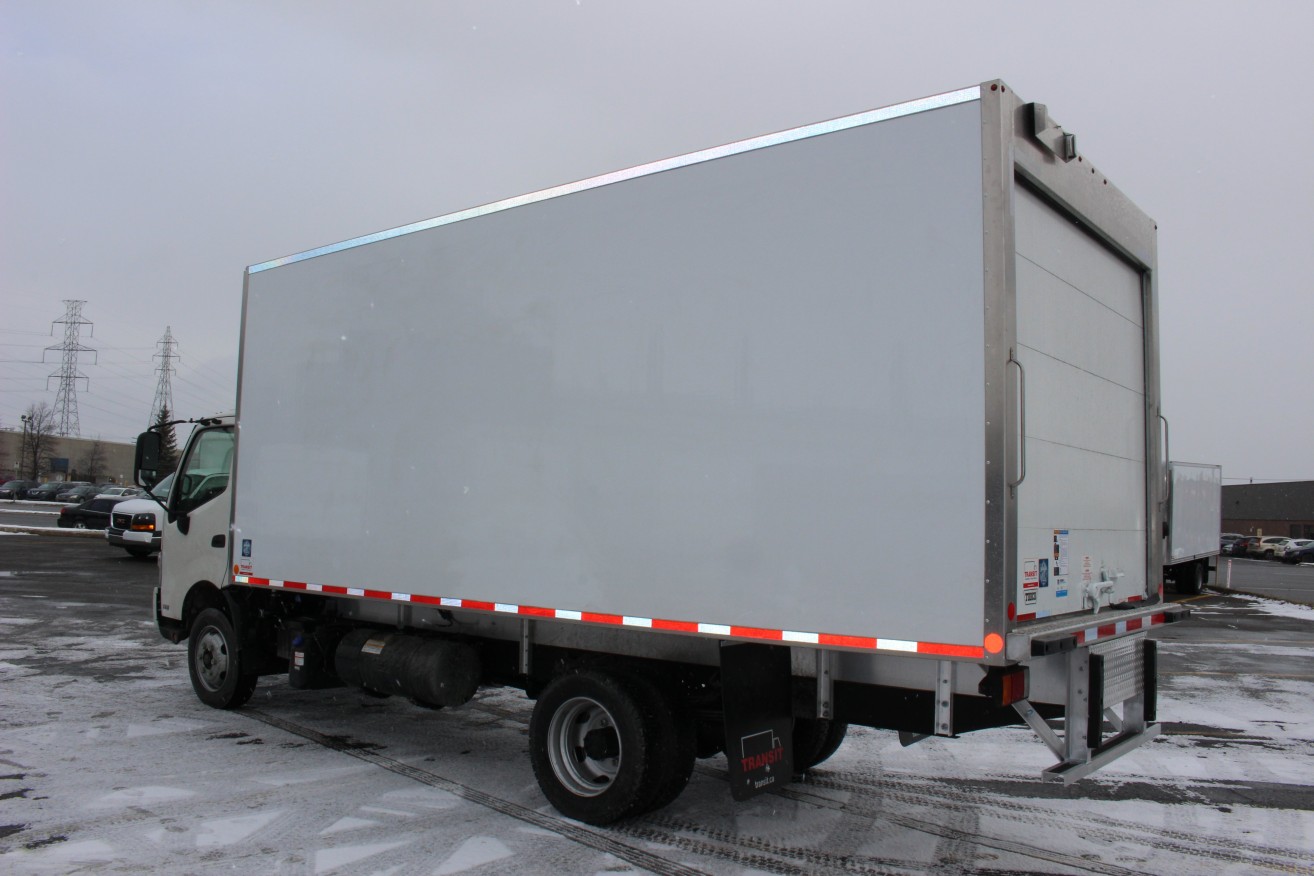 18' Frio™ Truck body on Hino 195