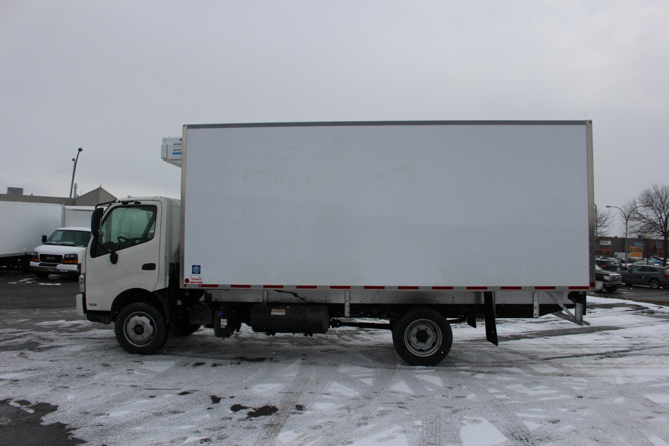 18' Frio™ Truck body on Hino 195
