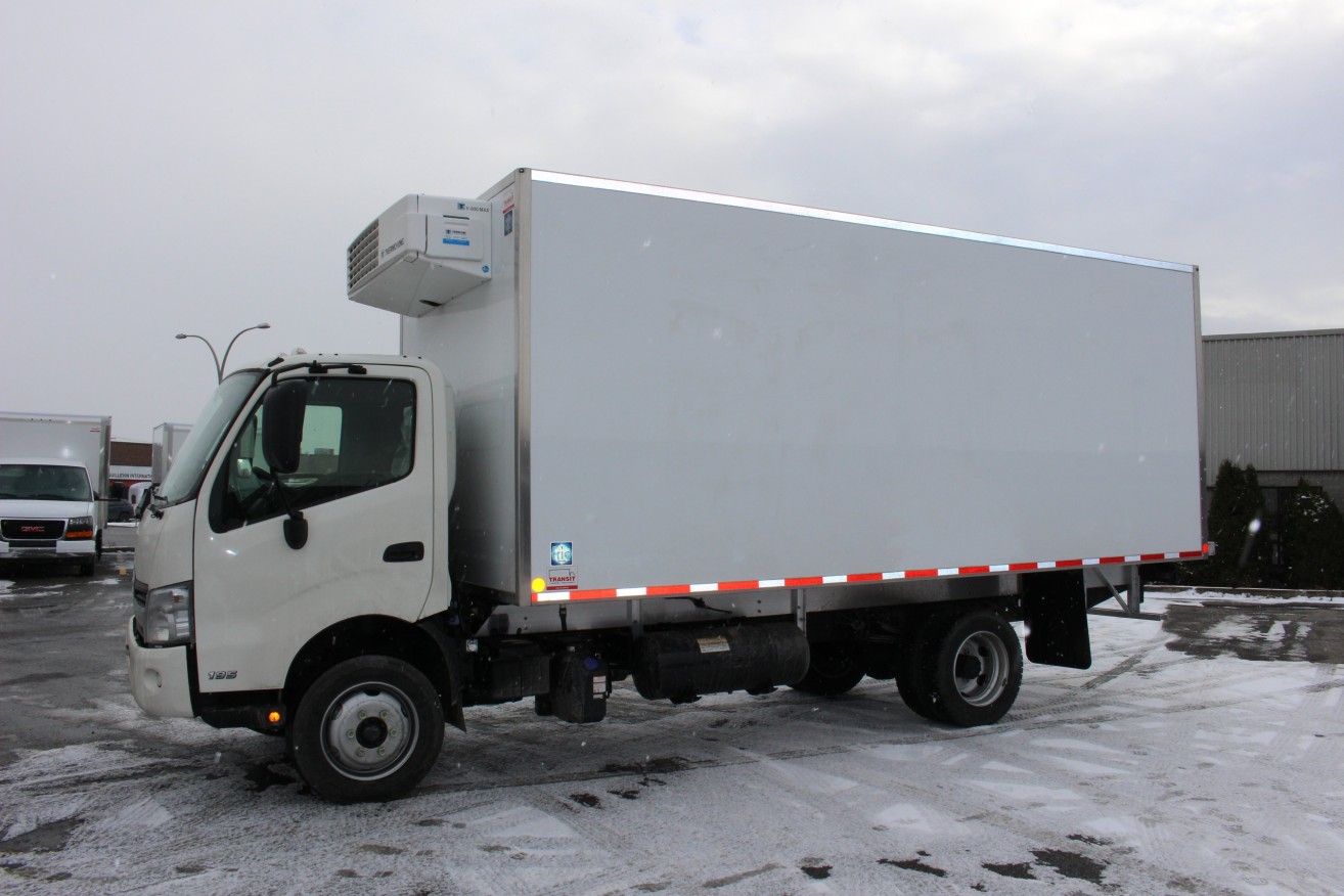 18' Frio™ Truck body on Hino 195