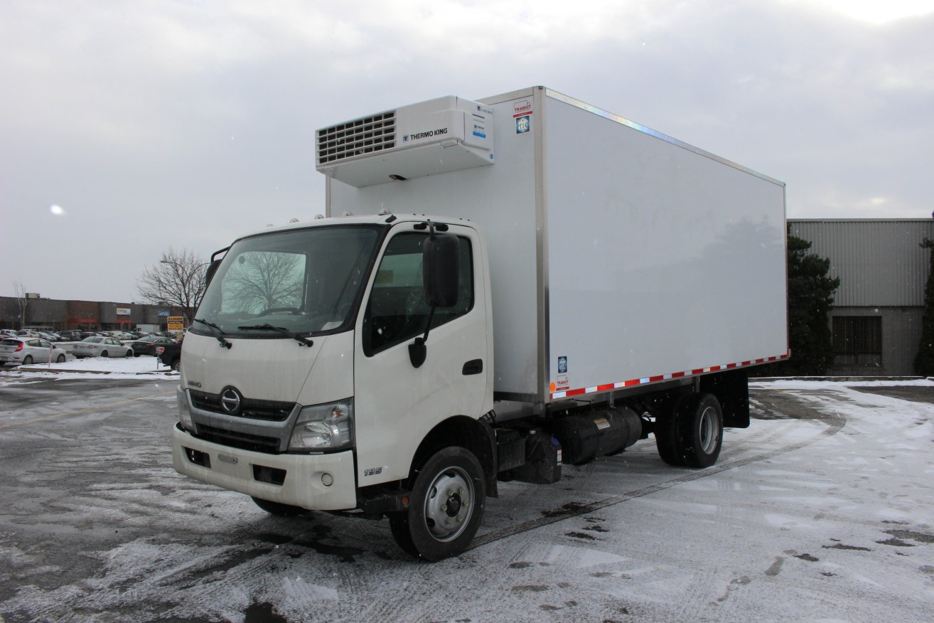 18' Frio™ Truck body on Hino 195