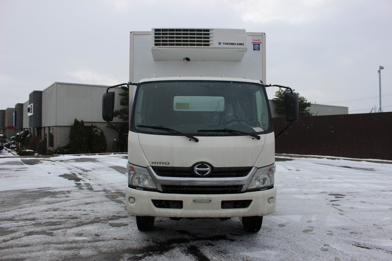 18' Frio™ Truck body on Hino 195