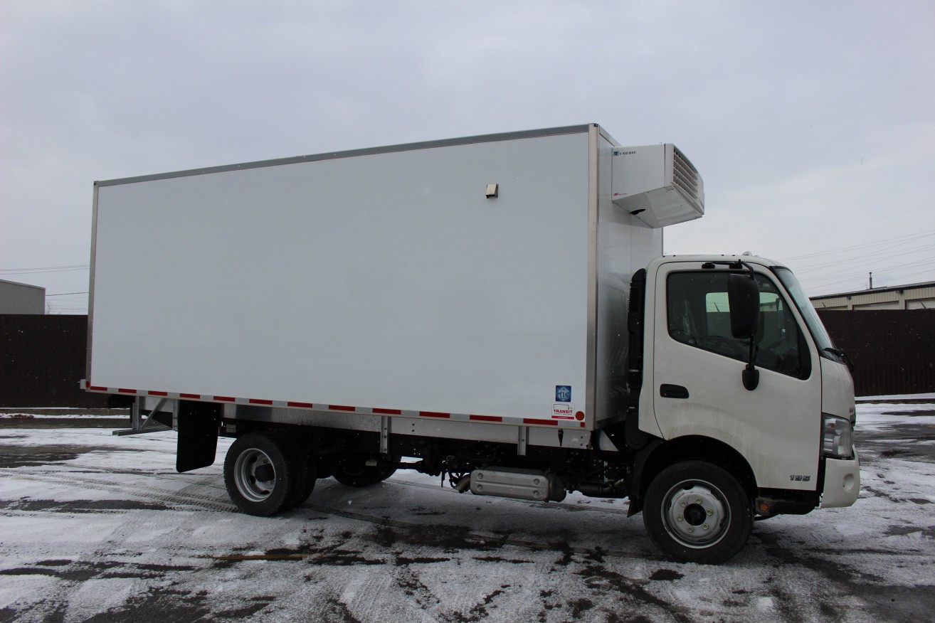 18' Frio™ Truck body on Hino 195