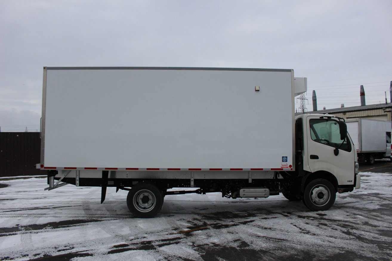 18' Frio™ Truck body on Hino 195