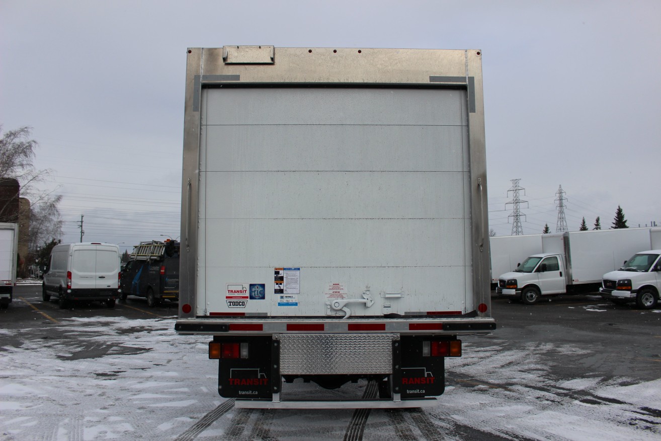 18' Frio™ Truck body on Hino 195