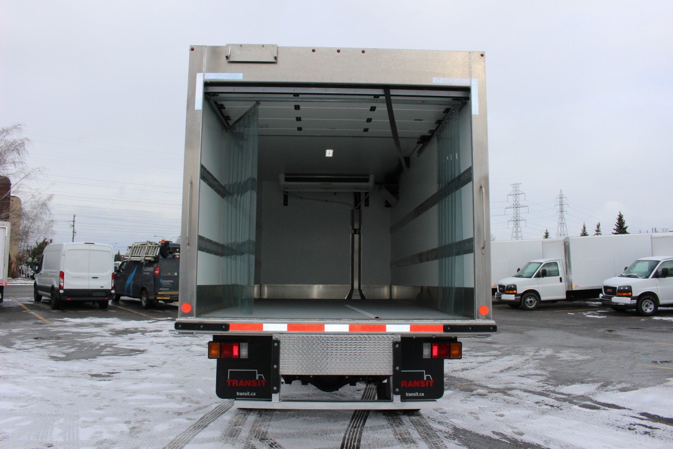 18' Frio™ Truck body on Hino 195