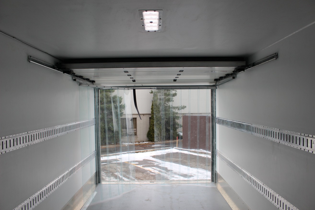 18' Frio™ Truck body on Hino 195
